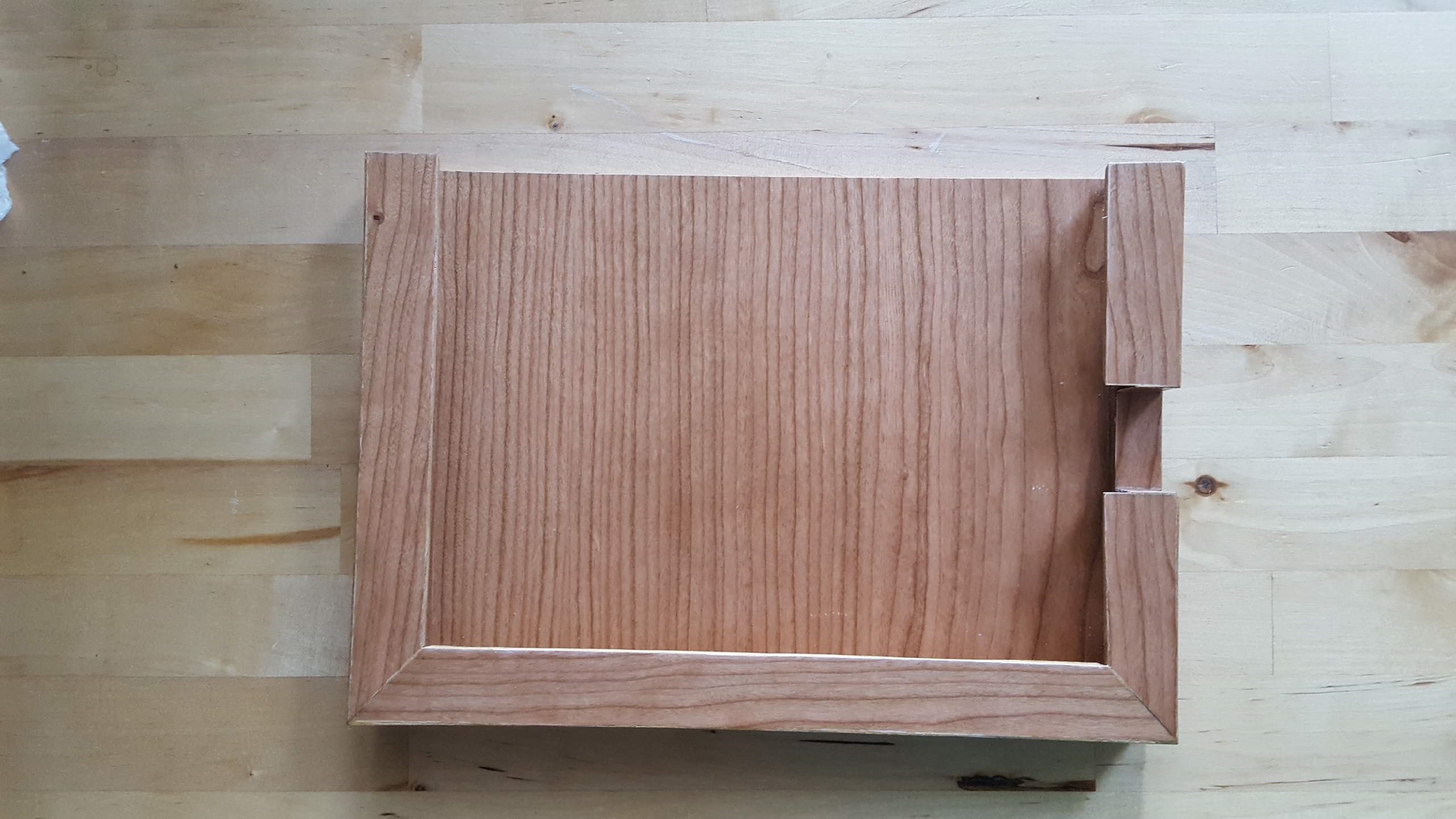 ébénisterie navale : création d'un porte tablette à vannes