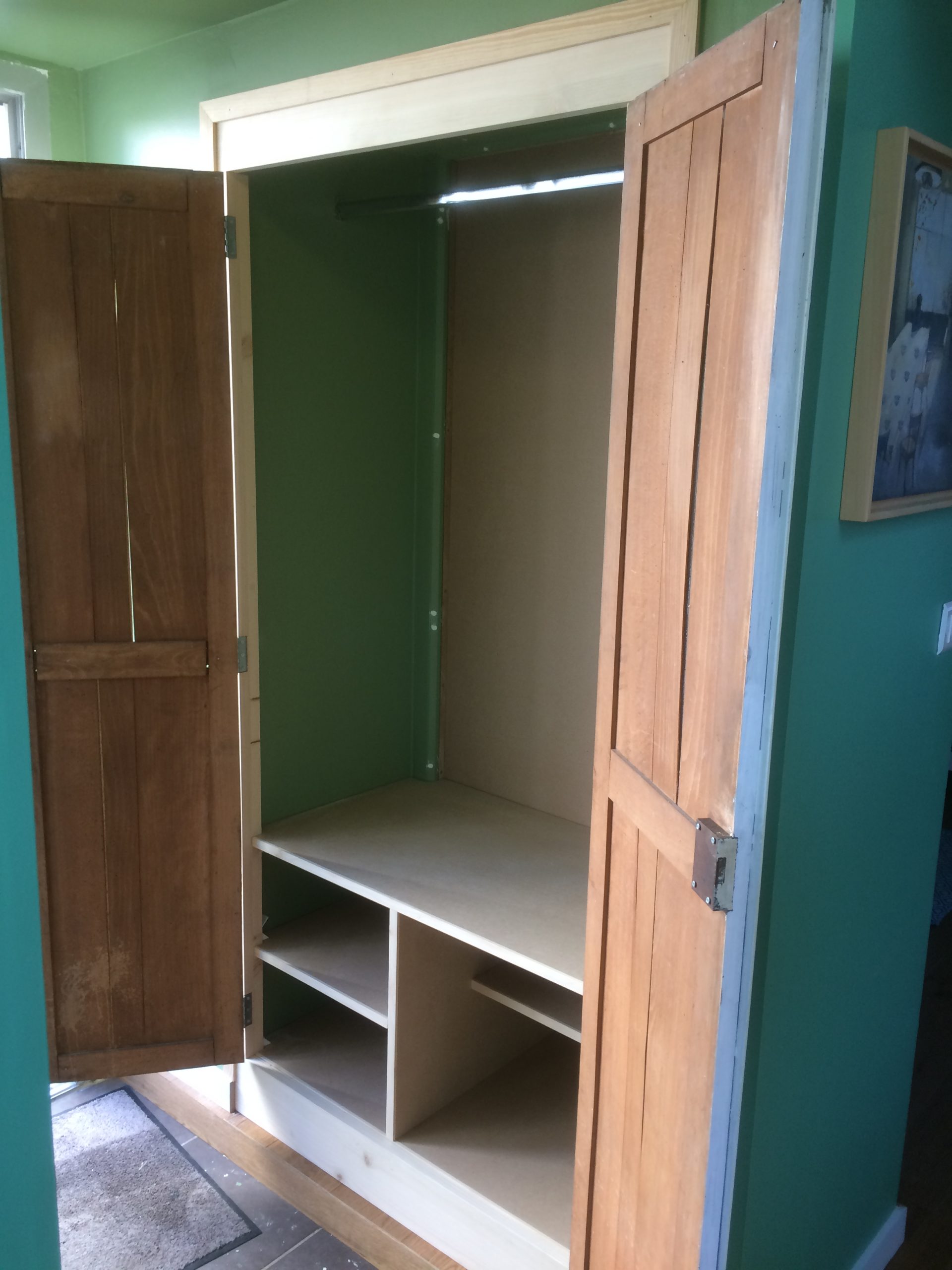 aménagement sur mesure dressing avec portes anciennes à Vannes