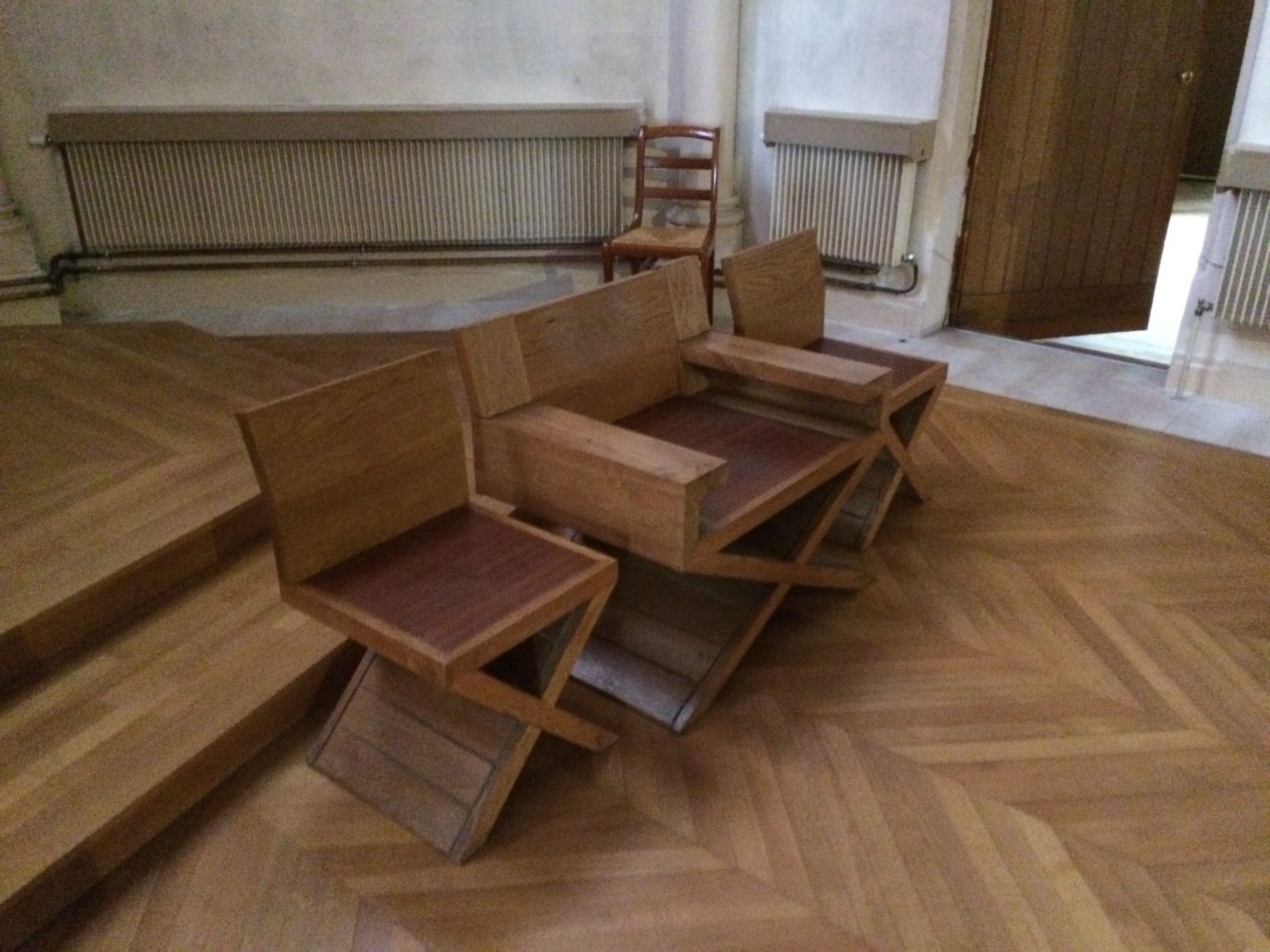 Ebénisterie : dossiers de sièges de chapelle 56