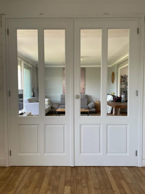 Création et fabrication de portes en bois massif